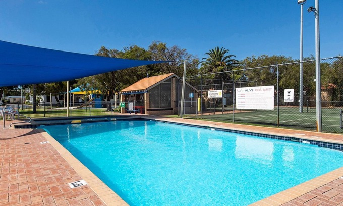 West Busselton Cabin | Family Bungalow: Renovated Cabin with Oceanfront Views