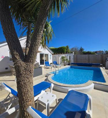 Kilgetty House | Family Bungalow Retreat with Private Pool & Ocean View