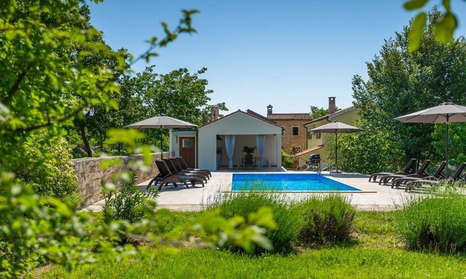 Makovci Villa | Family-Friendly Casa Ida with Pool in Grožnjan