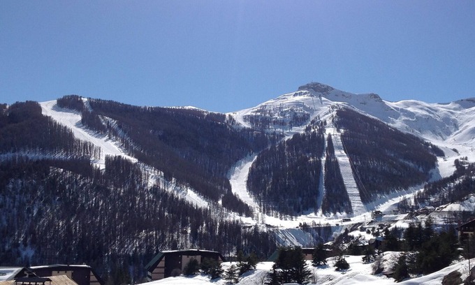 Saint-Etienne-de-Tinee Ski Chalet | Family-Friendly Chalet Auron with Spa & Pet Amenities