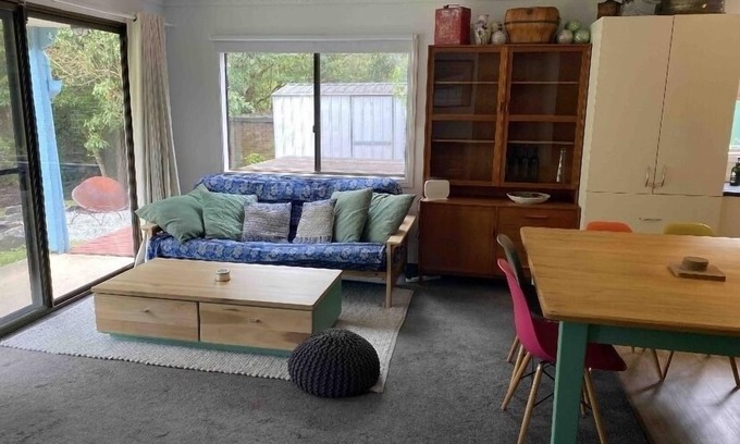 South Durras House | Pet-Friendly Family Cottage, Steps from the Beach