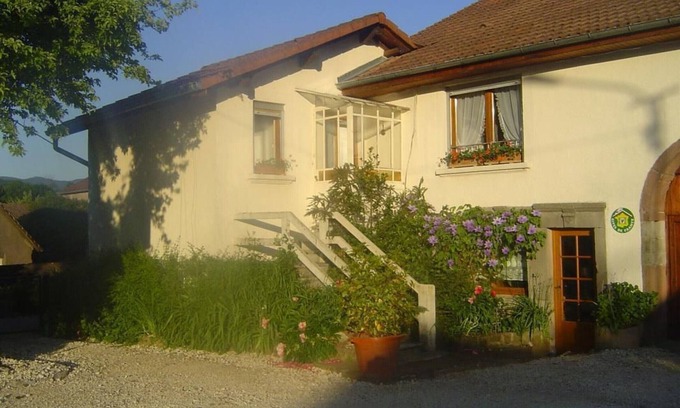 Fresse Cottage | Family cottage for 8, historic charm & modern comfort