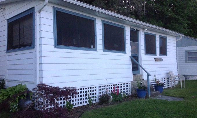 Valois Cottage | Pet-Friendly Family Cottage in Seneca Lake Wine Country