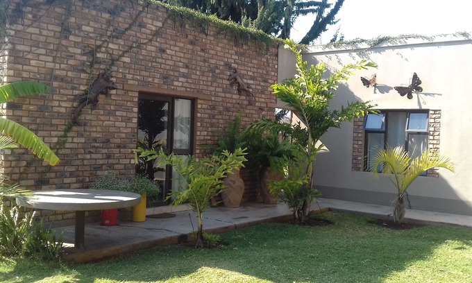 Grootfontein Other | Cozy Family Cottage with Kitchenette & Pool Access