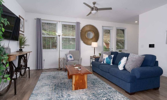 Pelham House | Guest Rated 10/10: Elegant 2BR Townhouse Near Oak Mt