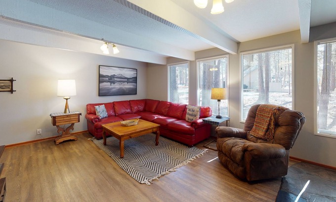 Overlook Park House | Exceptional 3BR Retreat at 1 Lofty Lane with Spa & Hot Tub