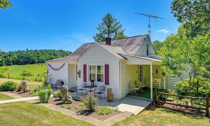 Fancy Gap Cottage | Family Fancy Gap Cottage w/Deck - Pets Welcome!