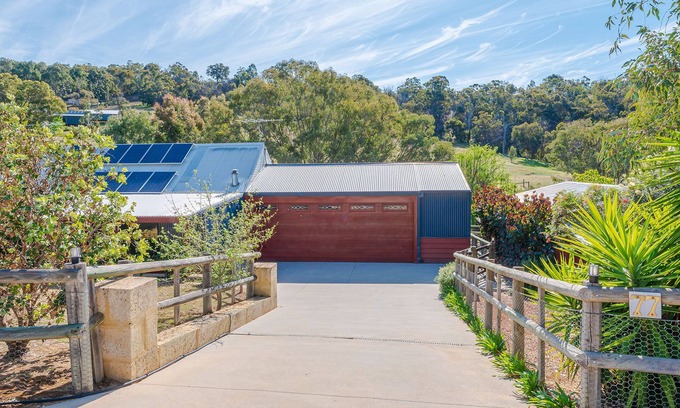 Bullsbrook House | Ideal Family Farm Stay in Swan Valley, Perth with Breakfast