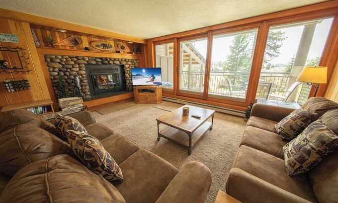 Keystone Condo | Scenic Mountain & Golf Course Views with Premium Amenities