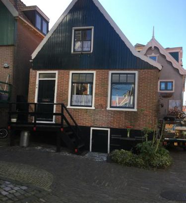 Volendam Apartment | Family-Friendly Fisherman's House in Scenic Volendam