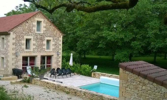Cenac-et-Saint-Julien Cottage | Pet-Friendly Gite in Cénac-et-Saint-Julien with Pool
