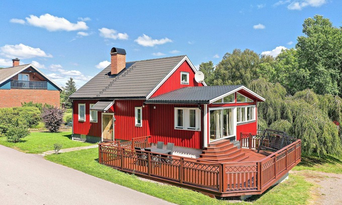 Fengersfors House | Family-Friendly Swedish House with Pool in Central Locale
