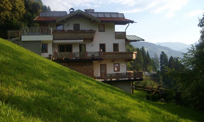 Hippach Apartment | Family-Friendly Apartment with Kitchen & Breakfast Included