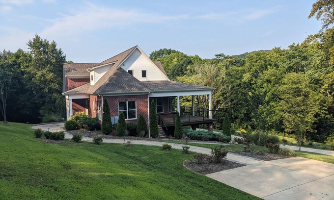 Thompson's Station House | Guest Rated: Family-Friendly Home with Mountain Views