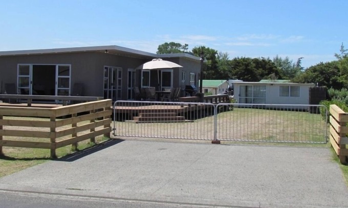 Waimarama House | Family friendly & pets allowed outside. Waimarama beach, Hawkes Bay
