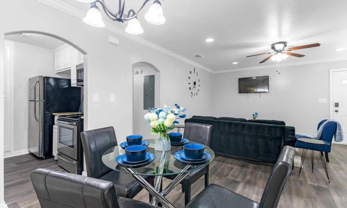 Arlington Apartment | Family-Friendly 2-Bedroom Near AT&T & Cowboys Stadium
