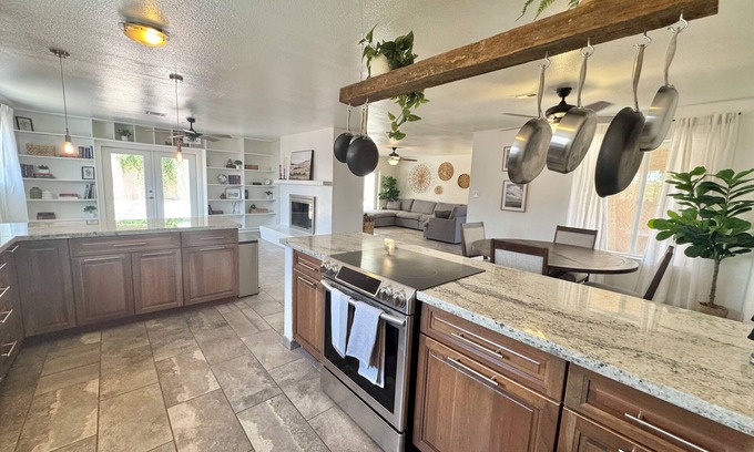 Yuma House | Family-Friendly 3BR house in Prime Location-near hospital – PETS STAY FREE