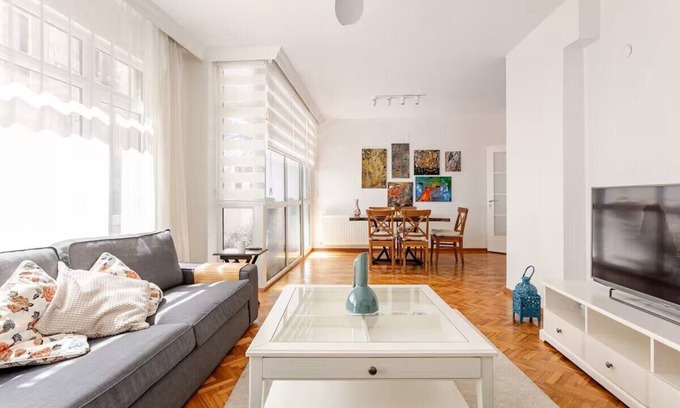 Moda Apartment | Family-Friendly 3BR Oasis in Moda – Balcony, Near Ferry, Metro & Seaside!