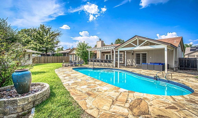 West Oak Hill House | Family-Friendly 3BR w/Private Pool & BBQ in SW Austin