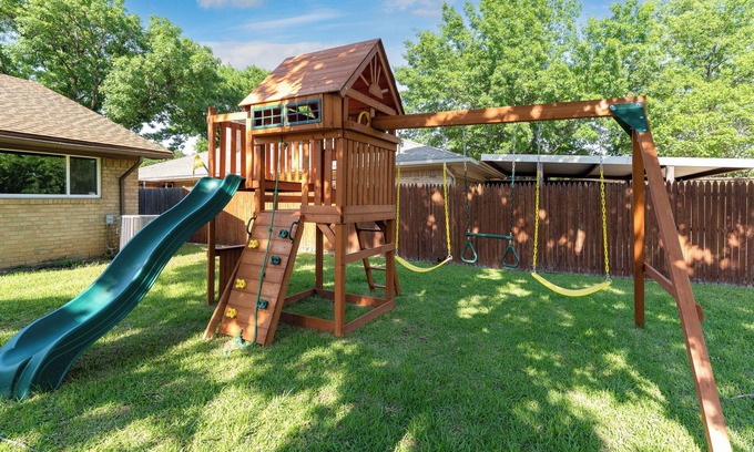 Carrollton House | Ideal 4BR Retreat Near DFW Attractions with Family Amenities