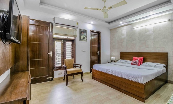 New Delhi Apartment | Family-Friendly Apartment with Kitchen & Spa near City Center