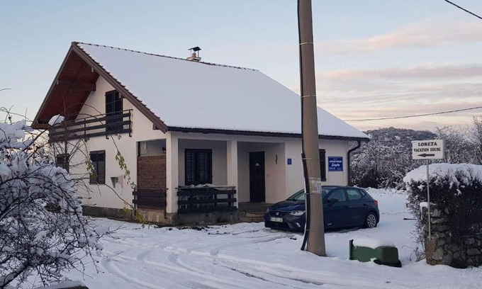 Lovinac Apartment | Family-Friendly Apartments with Parking in Lovinac, Velebit