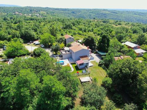 Martinski Apartment | Family-Friendly Apartments with Pool in Central Istria