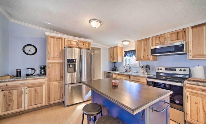 Afton House | Bernice Home: Ideal Location Near Lakes and Parks!