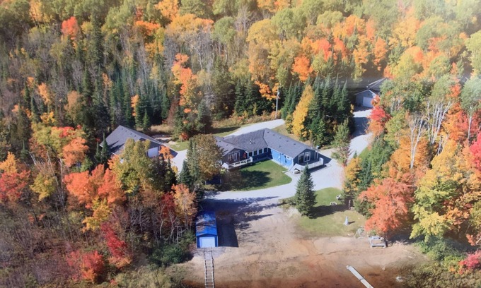 Armour House | Family-Friendly Cottage with all the Amenities You Need!