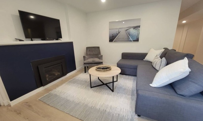 Lynn Valley House | Family Friendly Modern Garden Suite in Lynn Valley - 10/10 Rated