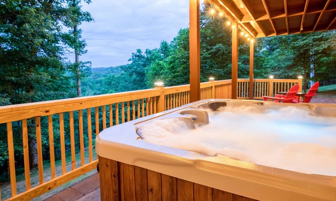 McCaysville Cabin | Relaxing Blue Ridge Hot Tub Cabin - Sleeps 10, Pet Friendly