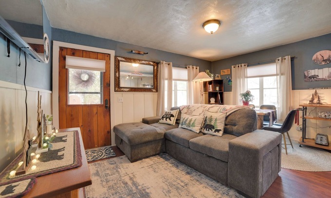 Prudenville Cabin | Family-Friendly Cabin with Lake Access and Spa Amenities