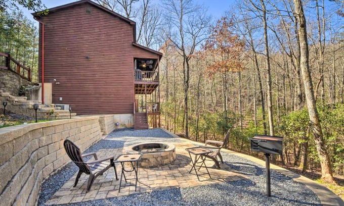 Blairsville House | Family-Friendly Cabin Close to Hiking and Swimming Adventures