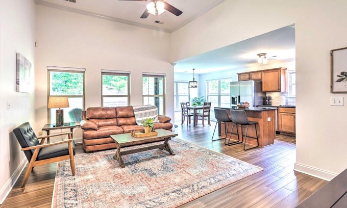 Calera House | Family Retreat in Calera with Game Room & Hot Tub!