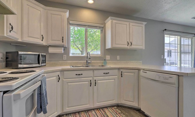 Cedar City Cottage | Kid-Friendly Cedar City Retreat with Yard & Grill