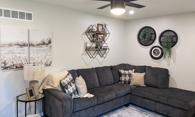 Manhattan House | Welcoming Blue Jay Ranch House Near KSU Stadium