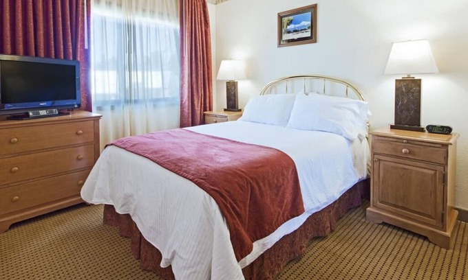 June Lake Resort | Family-Friendly Condo w/ Nearby Hiking, Skiing, Lake Activities & Scenic Views