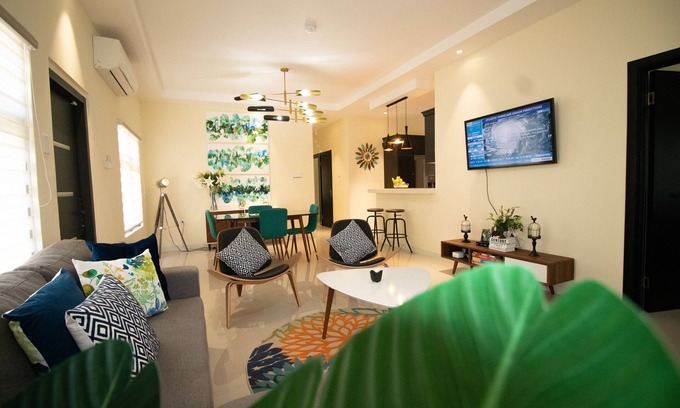 Ocho Rios House | Family-Friendly Contemporary Home with Rooftop Terrace