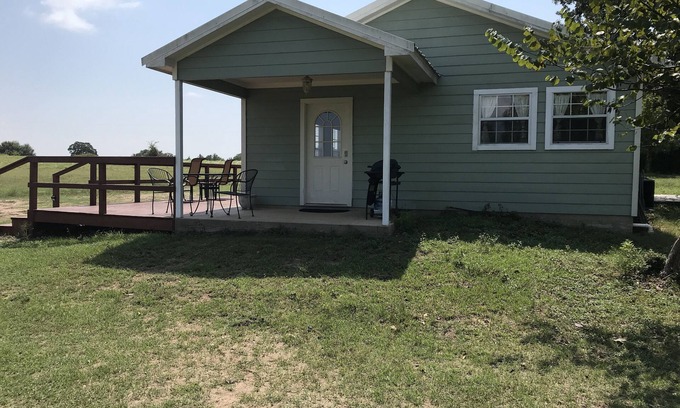 Bellville House | Family-Friendly Country Guest House with Kitchen Amenities