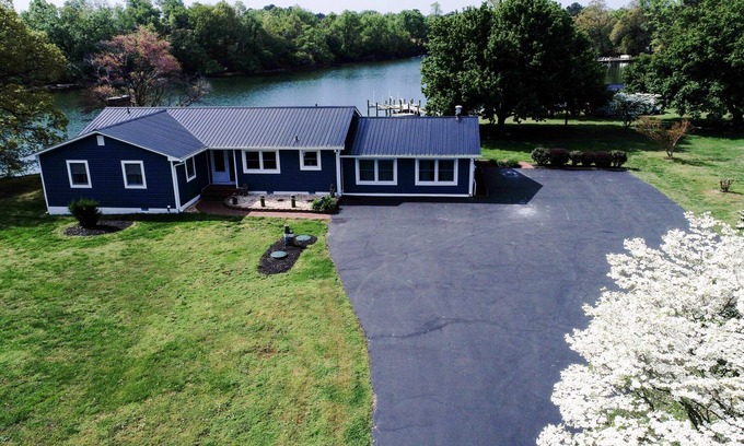 Point Lookout House | Family-Friendly Creekside Retreat with Pool and Breakfast