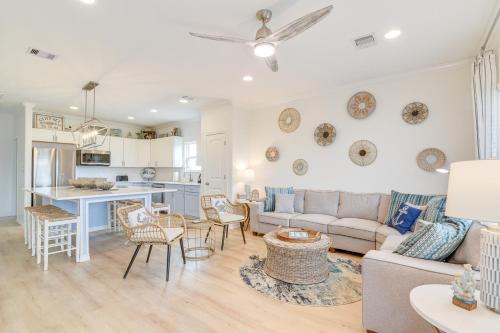 Crystal Beach House | Pet-Friendly Crystal Beach Home Steps from the Ocean