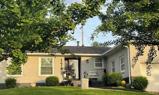 Hayfield Dundee House | Discover Family Friendly Getaway Near Derby City Tracks
