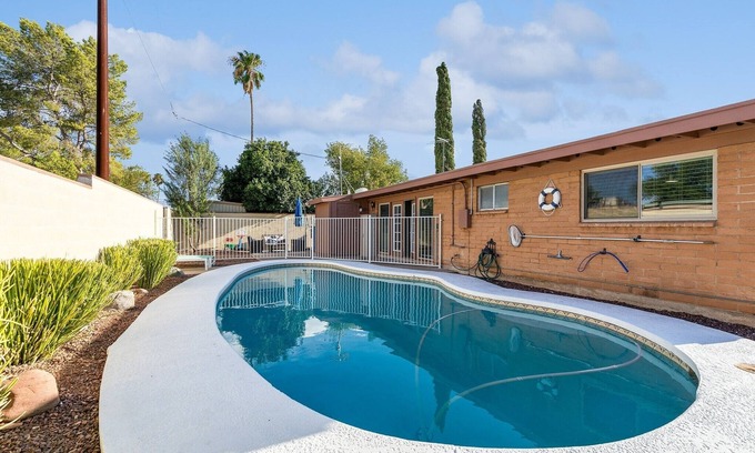 Tucson House | Pet-Friendly Family Retreat with Private Pool & Breakfast