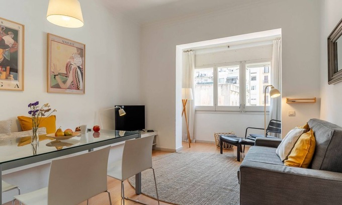 Dreta de l'Eixample Apartment | Top-Rated Family Flat in Eixample with Spa & Kitchen Access