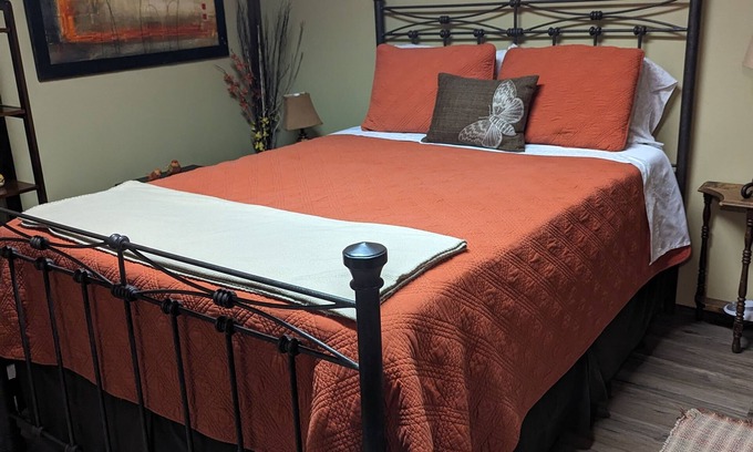 East Helena Apartment | Family Friendly Grama House: Rated 10/10 with Lake View