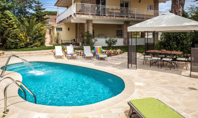 El Mas Mora House | Family-Friendly Holiday Home with Ocean Views & Private Pool