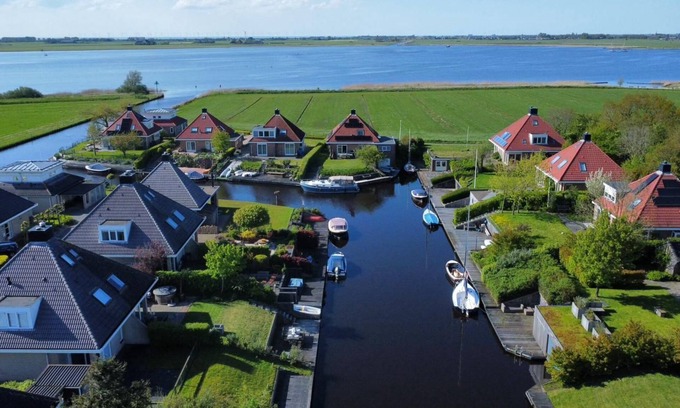 Hemelum House | Family-Friendly Holiday Home with Jetty and Hot Tub