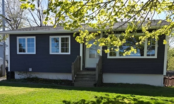 Terra Nova House | Family-friendly home on a quiet street close to everything