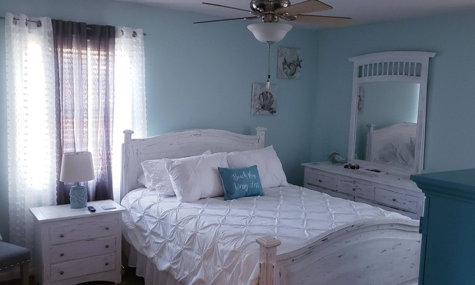 Hinesville House | Ideal Family Retreat near Fort Stewart with Ocean View