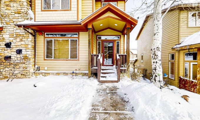 Bear Hollow Village House | Family-Friendly Retreat with Hot Tub, Pool & WiFi Access